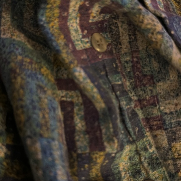 Vintage Impact button -up shirt with rad design. - Picture 4 of 4